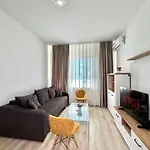 In Διαμέρισμα *